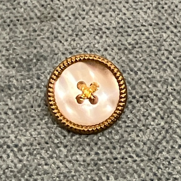 Button - Picture 1 of 2